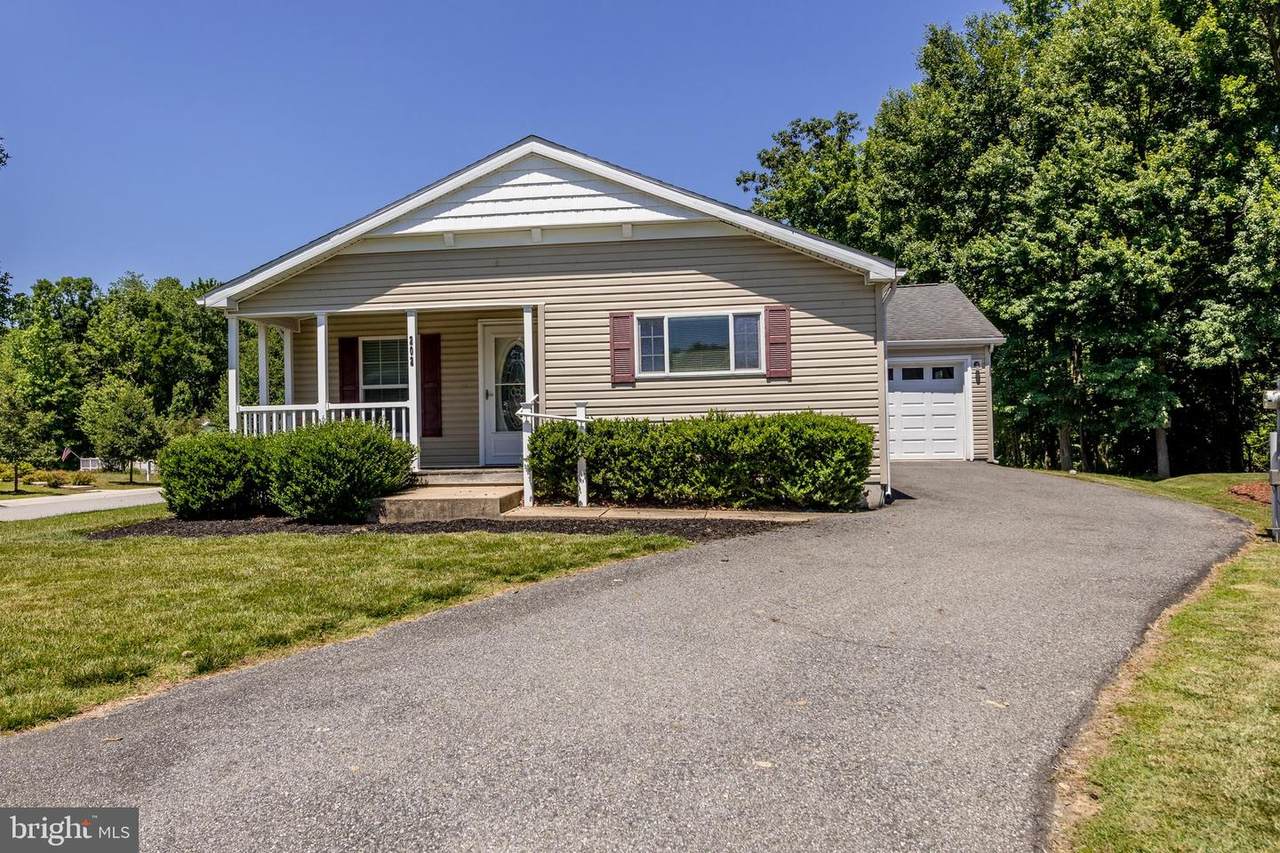 202 Woods Way - Photo 1