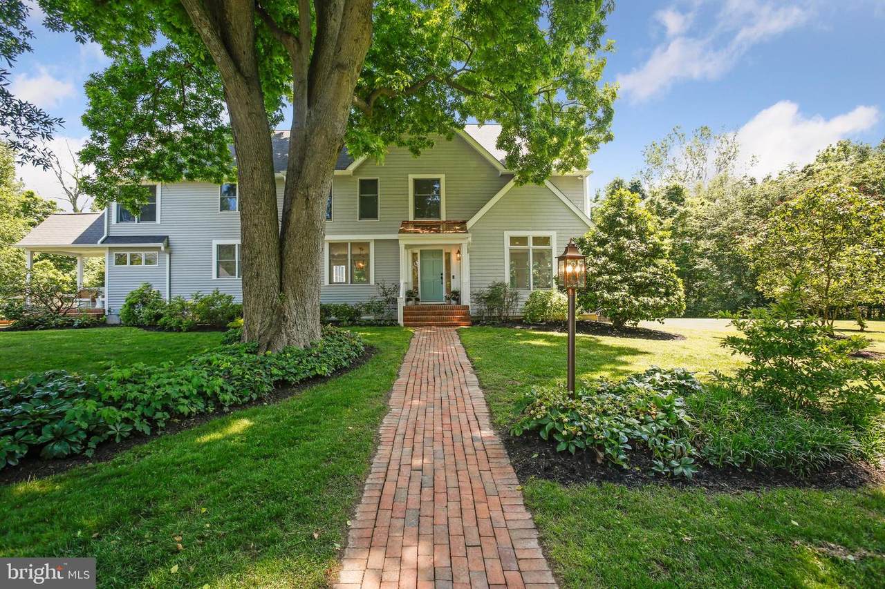 1811 Whitehall Road - Photo 1