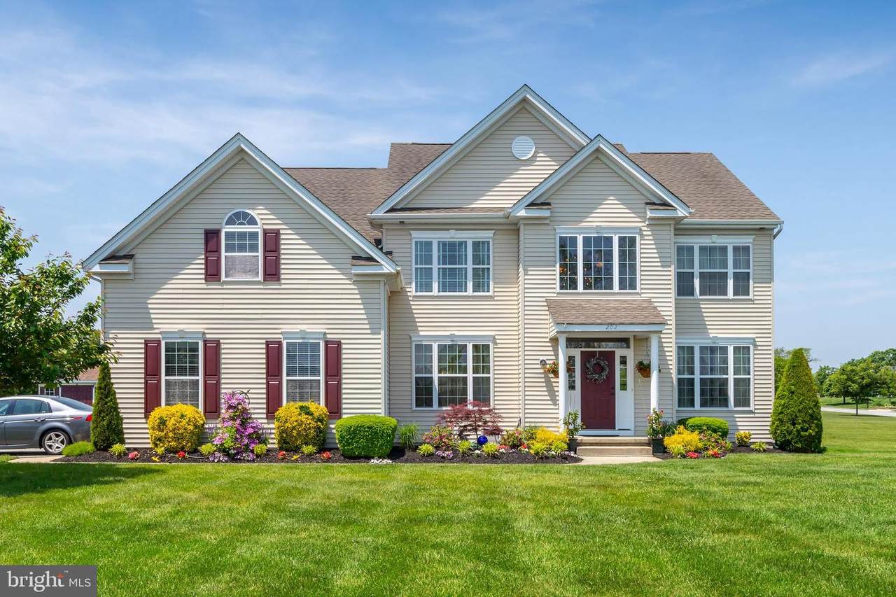 202 Fernwood Court - Photo 1