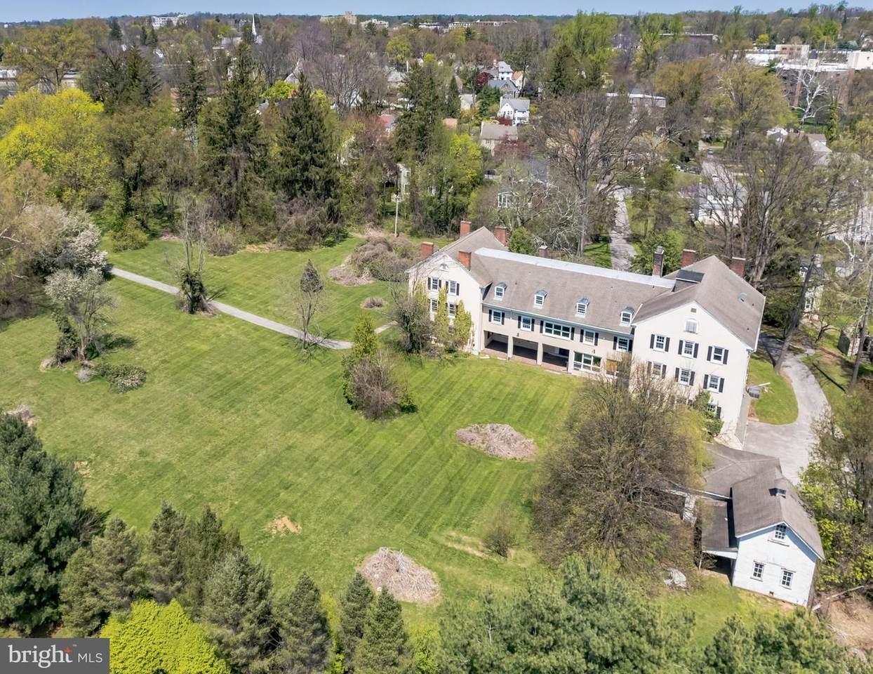 718 Sussex Road - Photo 1