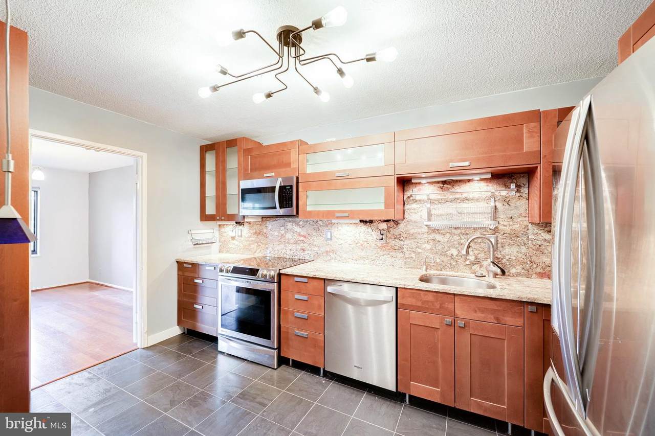 307 Yoakum Parkway - Photo 1