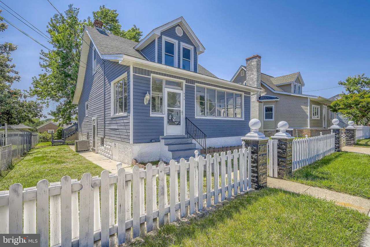 606 46TH Street - Photo 1