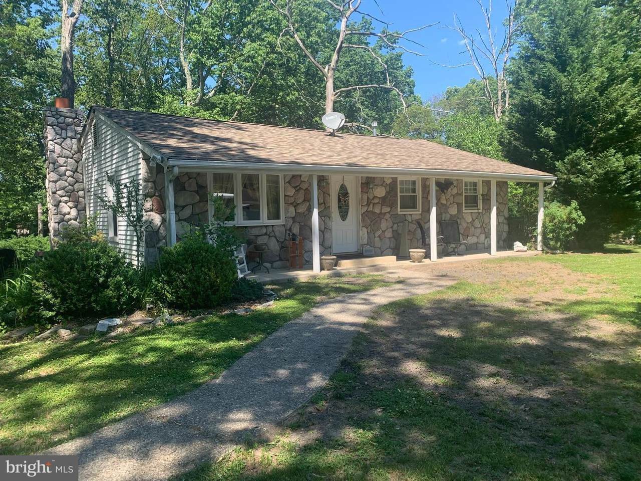 1062 Kearsley Road - Photo 1