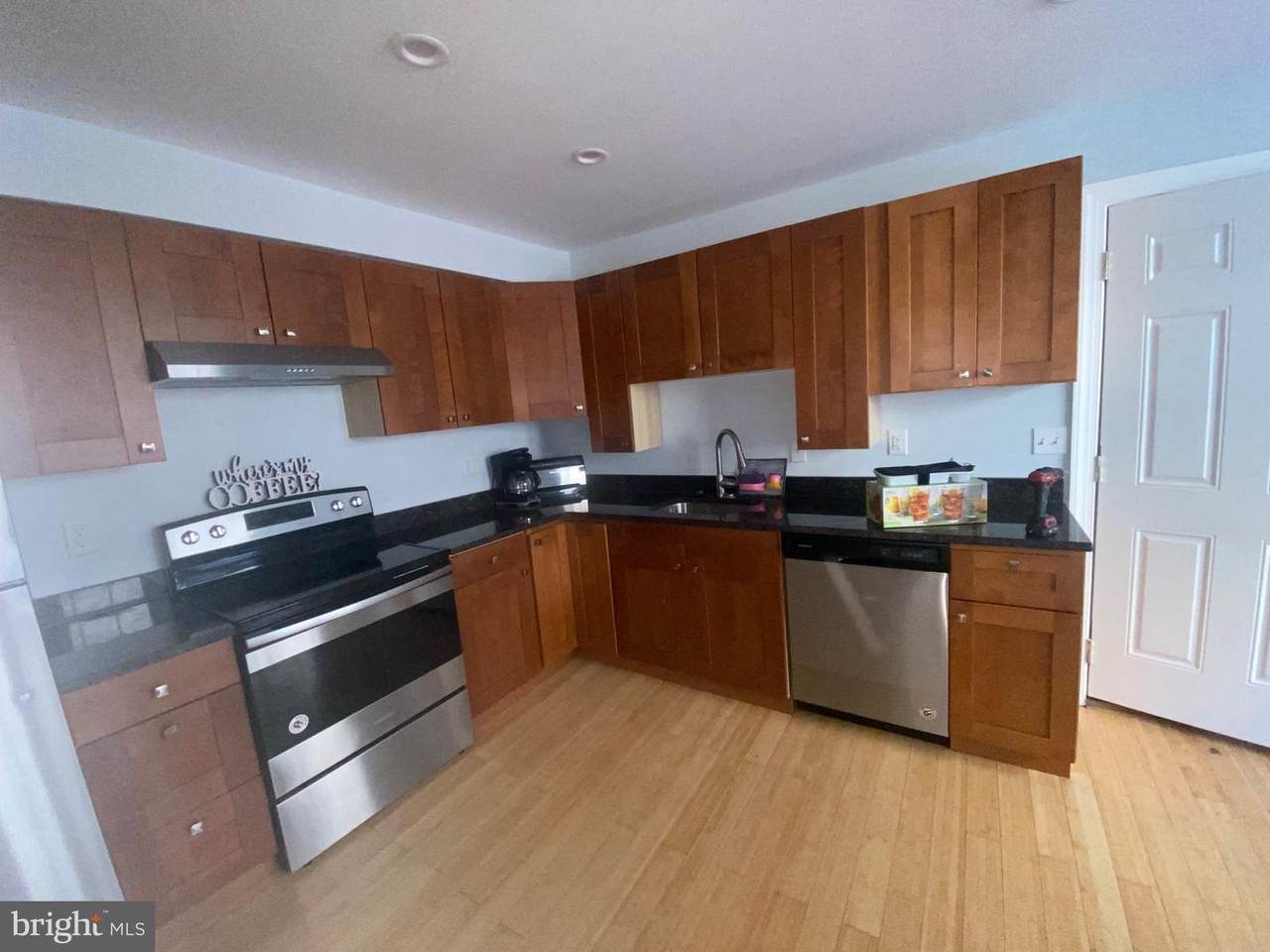 320 9TH Street - Photo 1