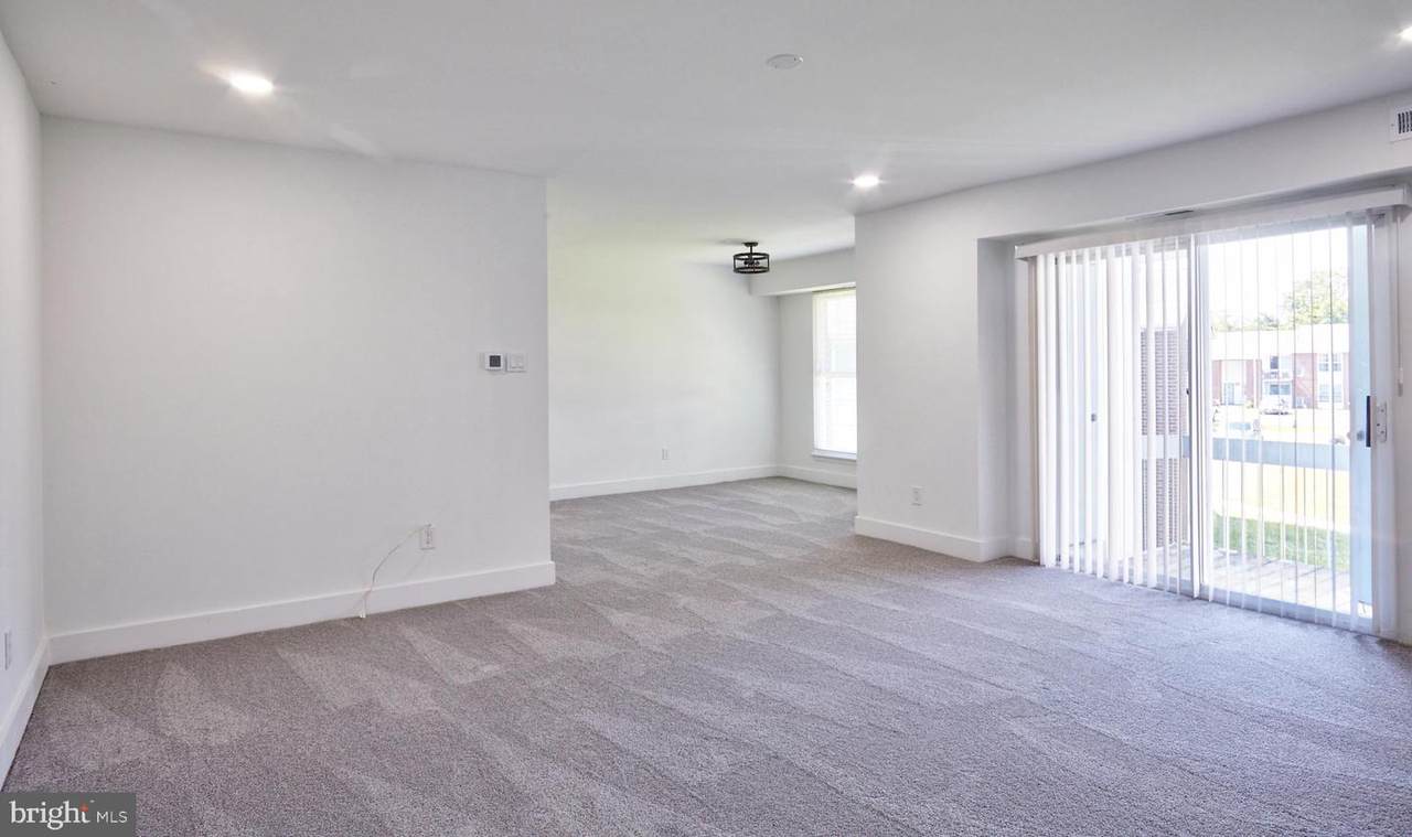 275 Green St - Photo 1