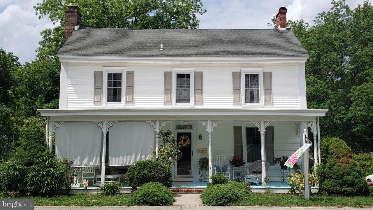 123 Bloomingdale Avenue - Photo 1