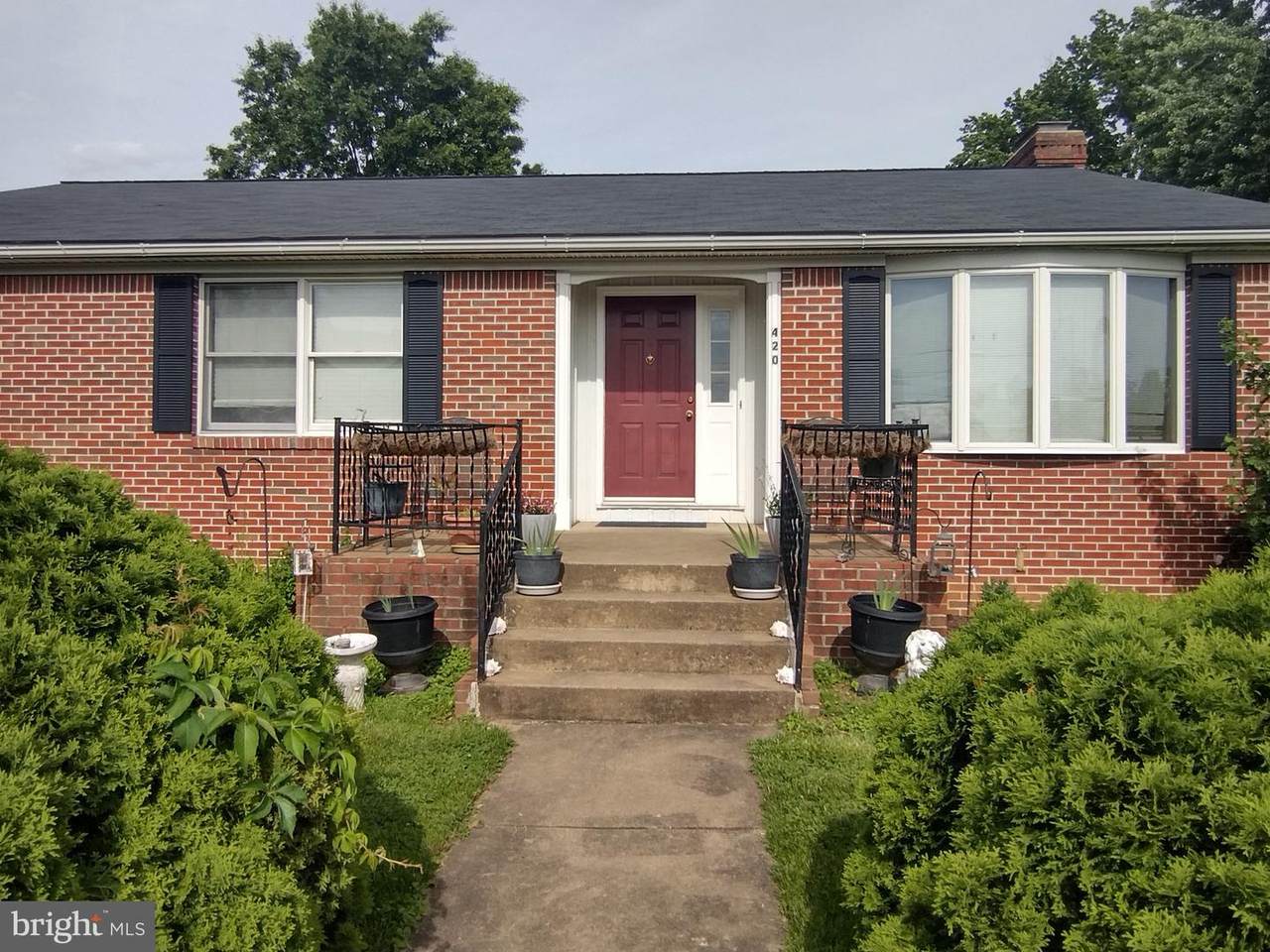 420 11TH Street - Photo 1