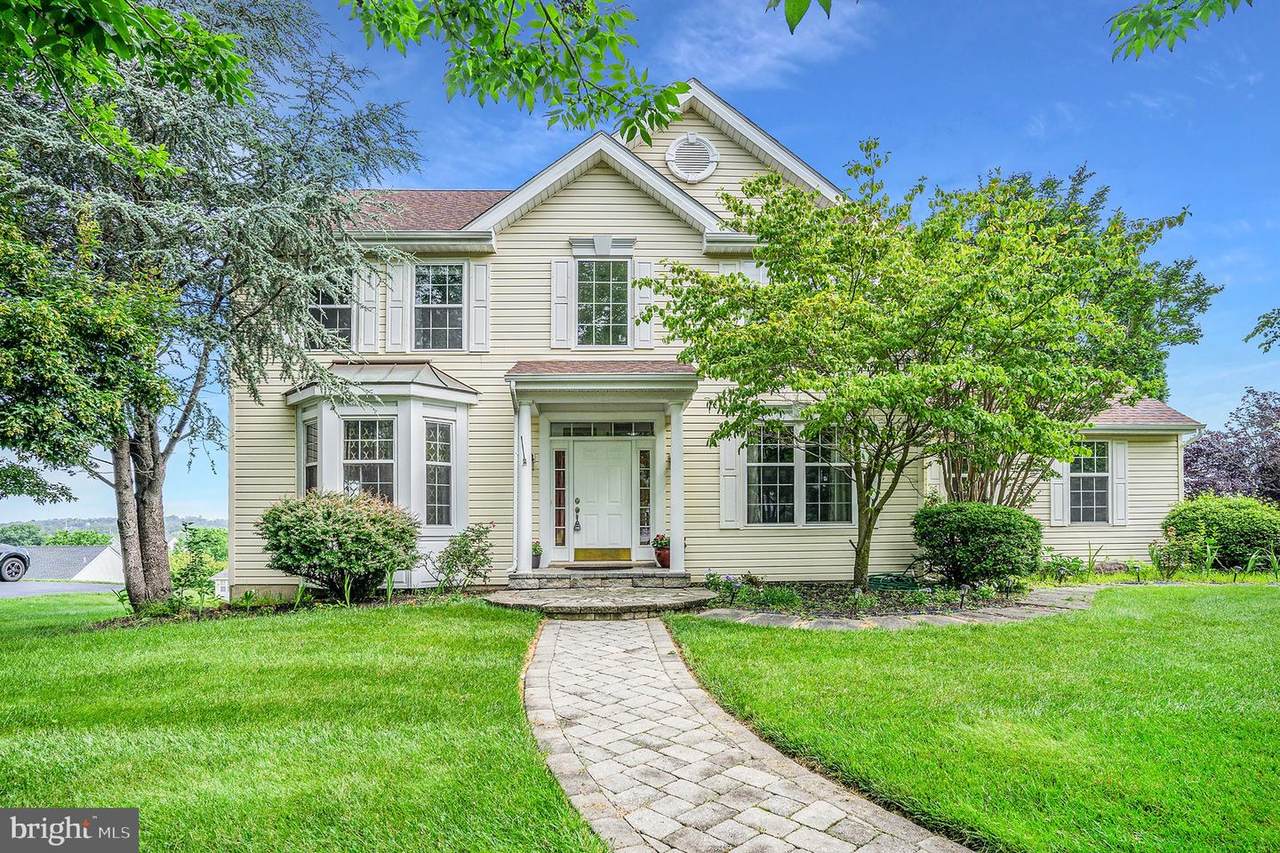 547 Red Coat Lane - Photo 1