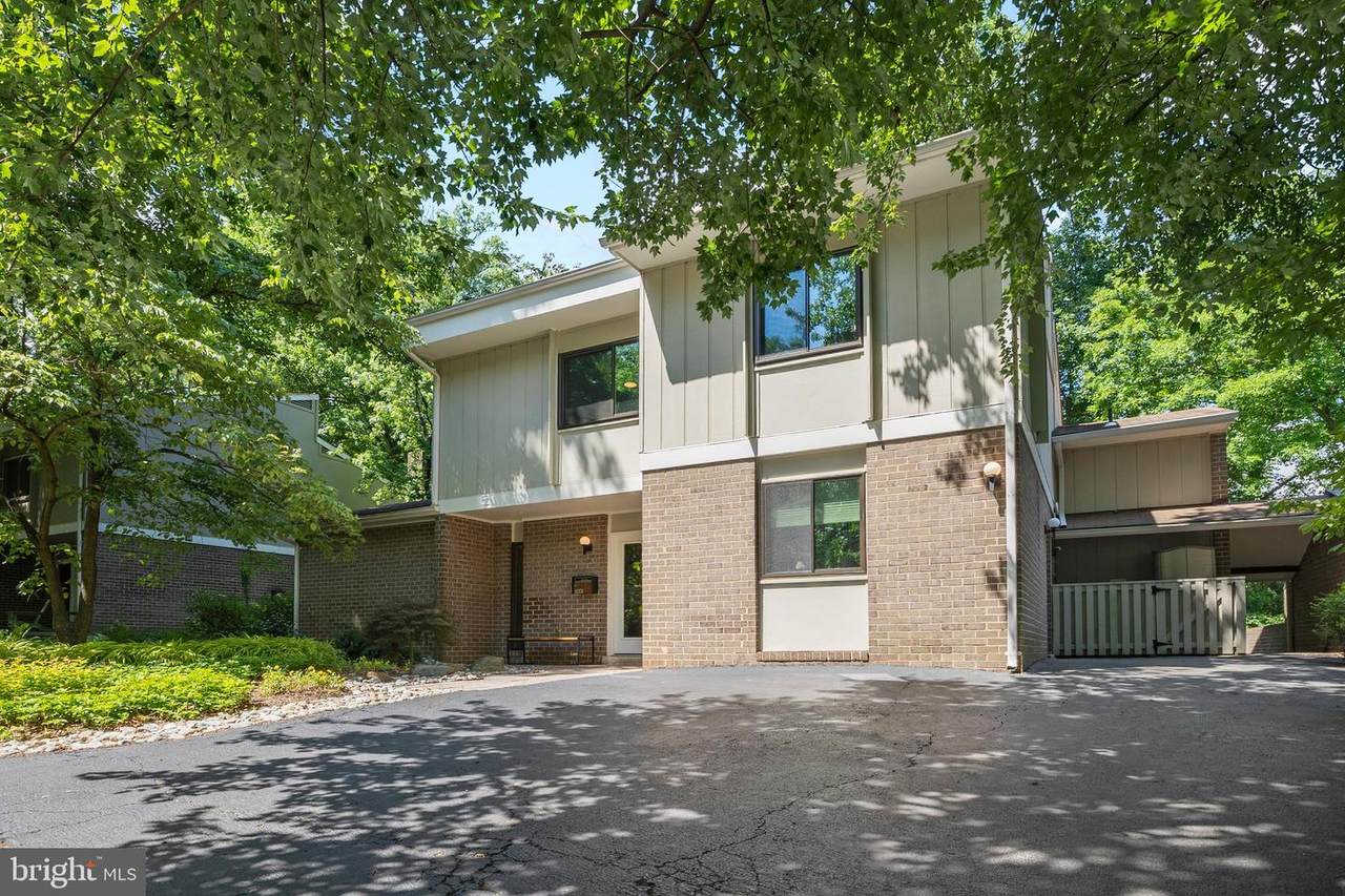 1618 Greenbriar Court - Photo 1