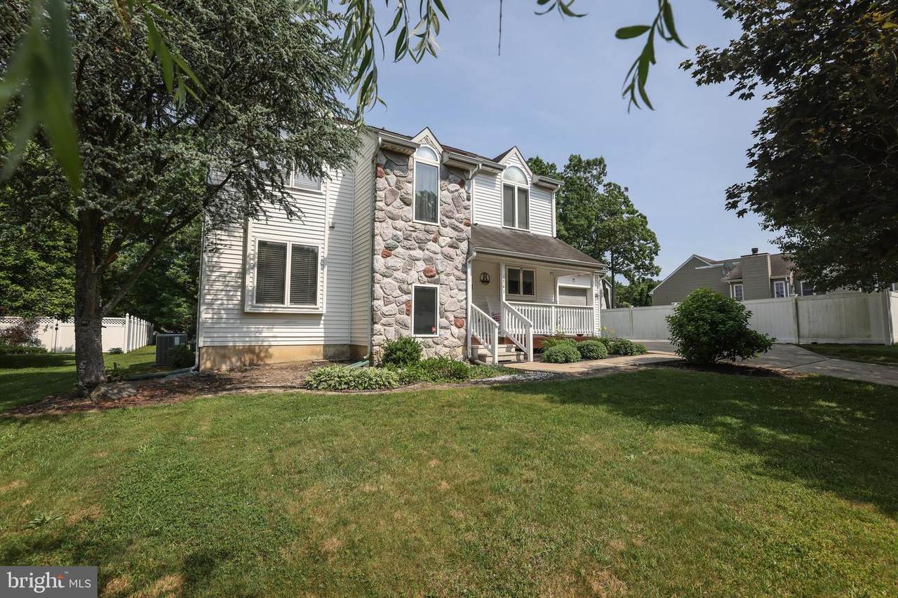 1341 Gordons Place - Photo 1