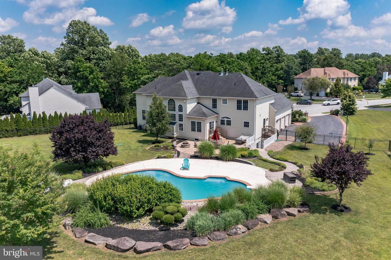 205 Silver Leaf Court - Photo 1