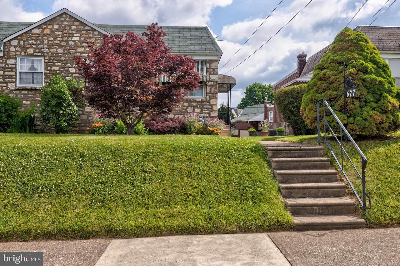 627 Roberts Street - Photo 1