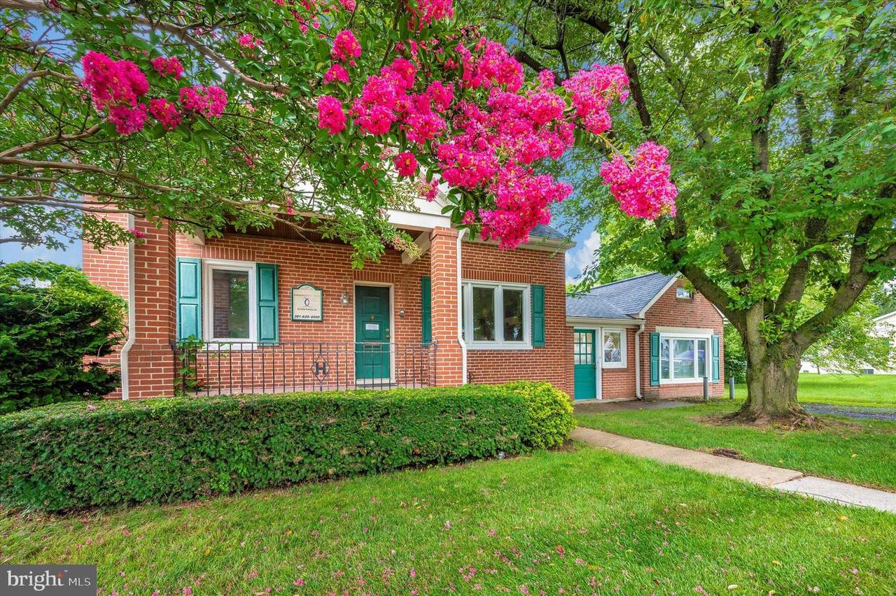 1 Davis Avenue - Photo 1