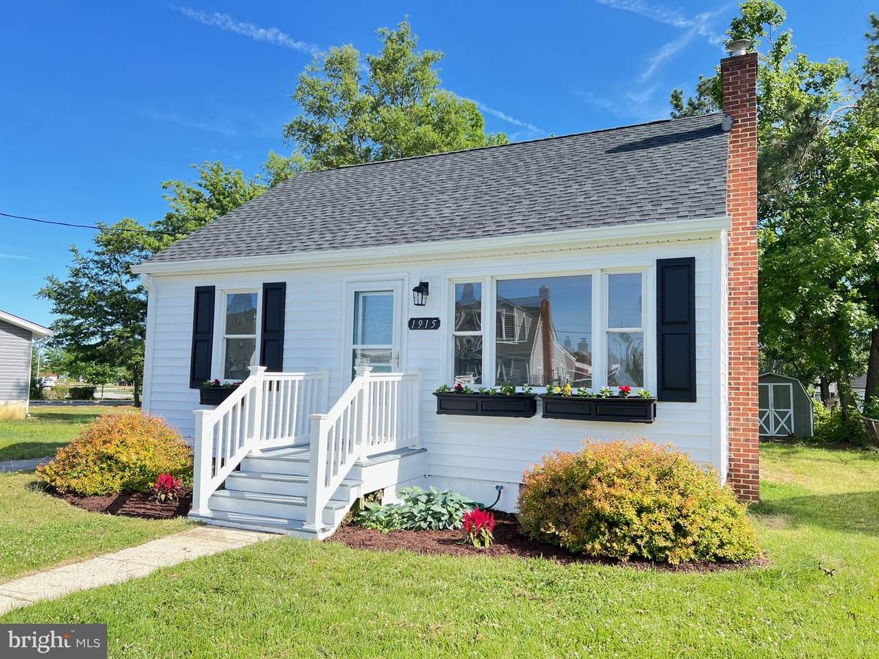 1915 Vincent Street - Photo 1