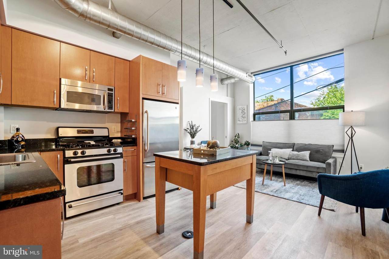 2301 Champlain Street - Photo 1
