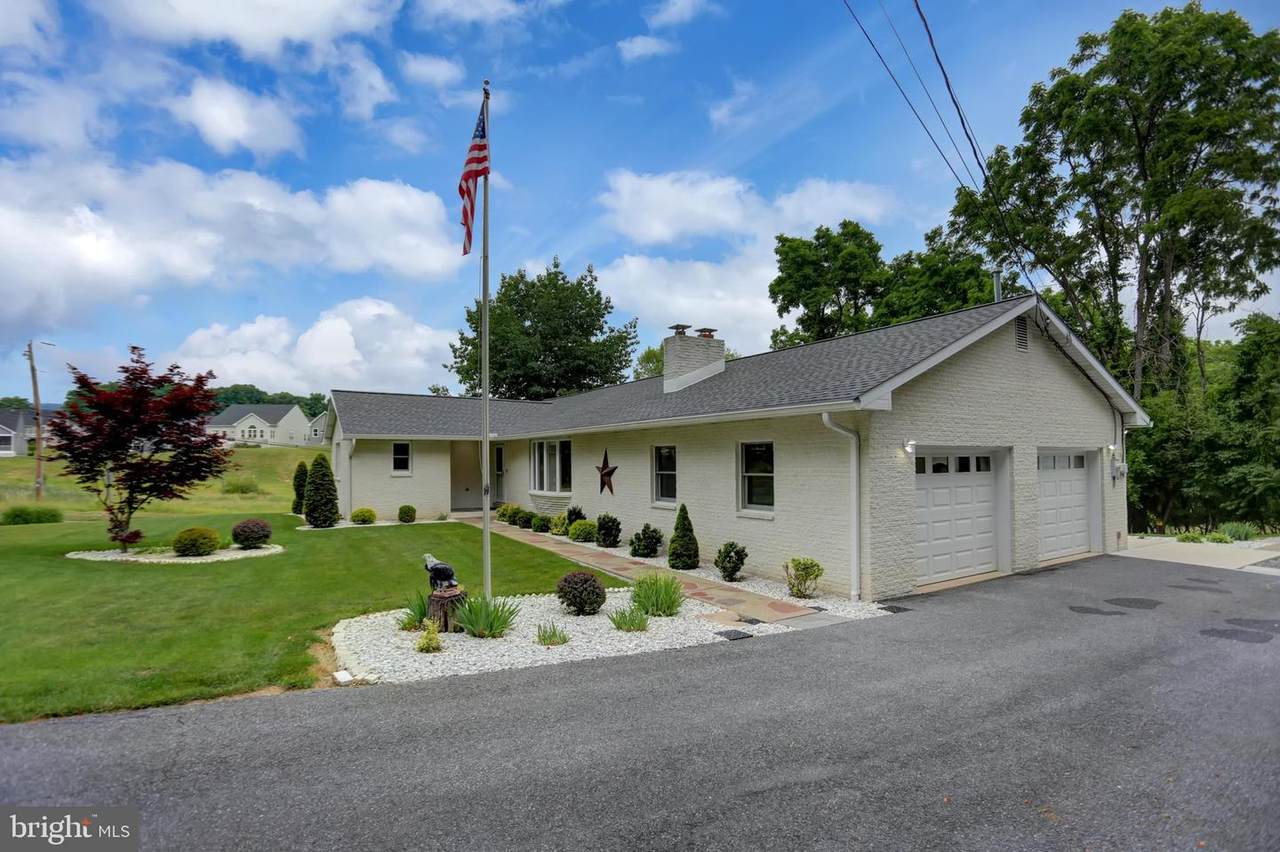 1555 Haven Croft Road - Photo 1