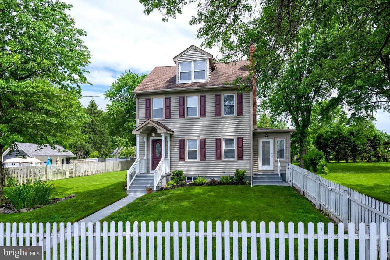 16 Forrest Avenue - Photo 1