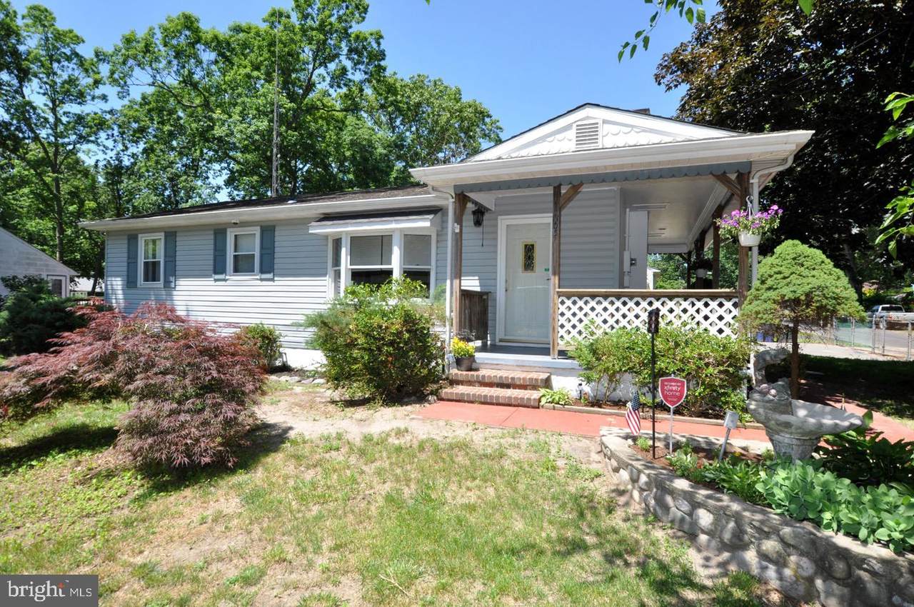 1103 Hunter Boulevard - Photo 1