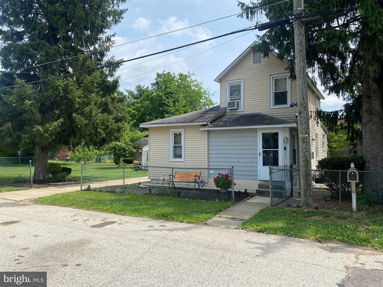 130 Pine Avenue - Photo 1