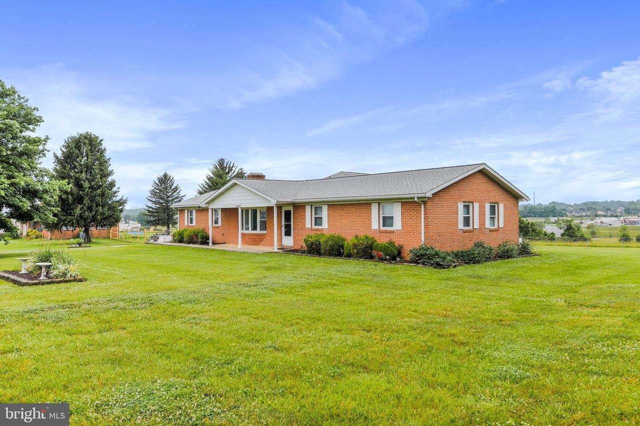 4697 Williamsport Pike - Photo 1