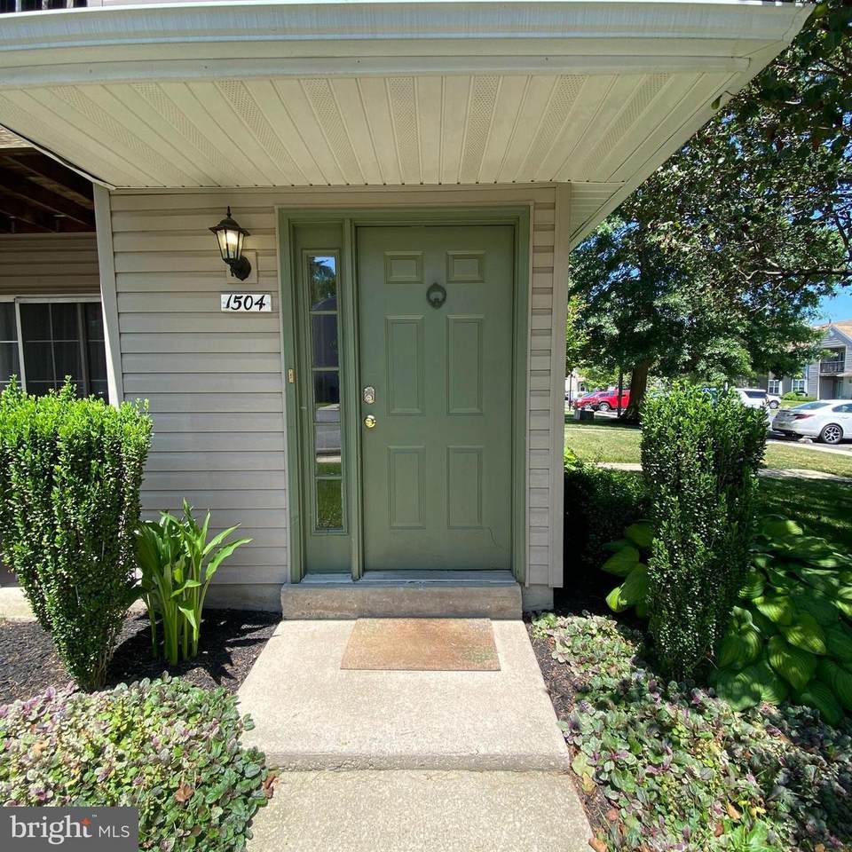 1504 Hawthorne Court - Photo 1