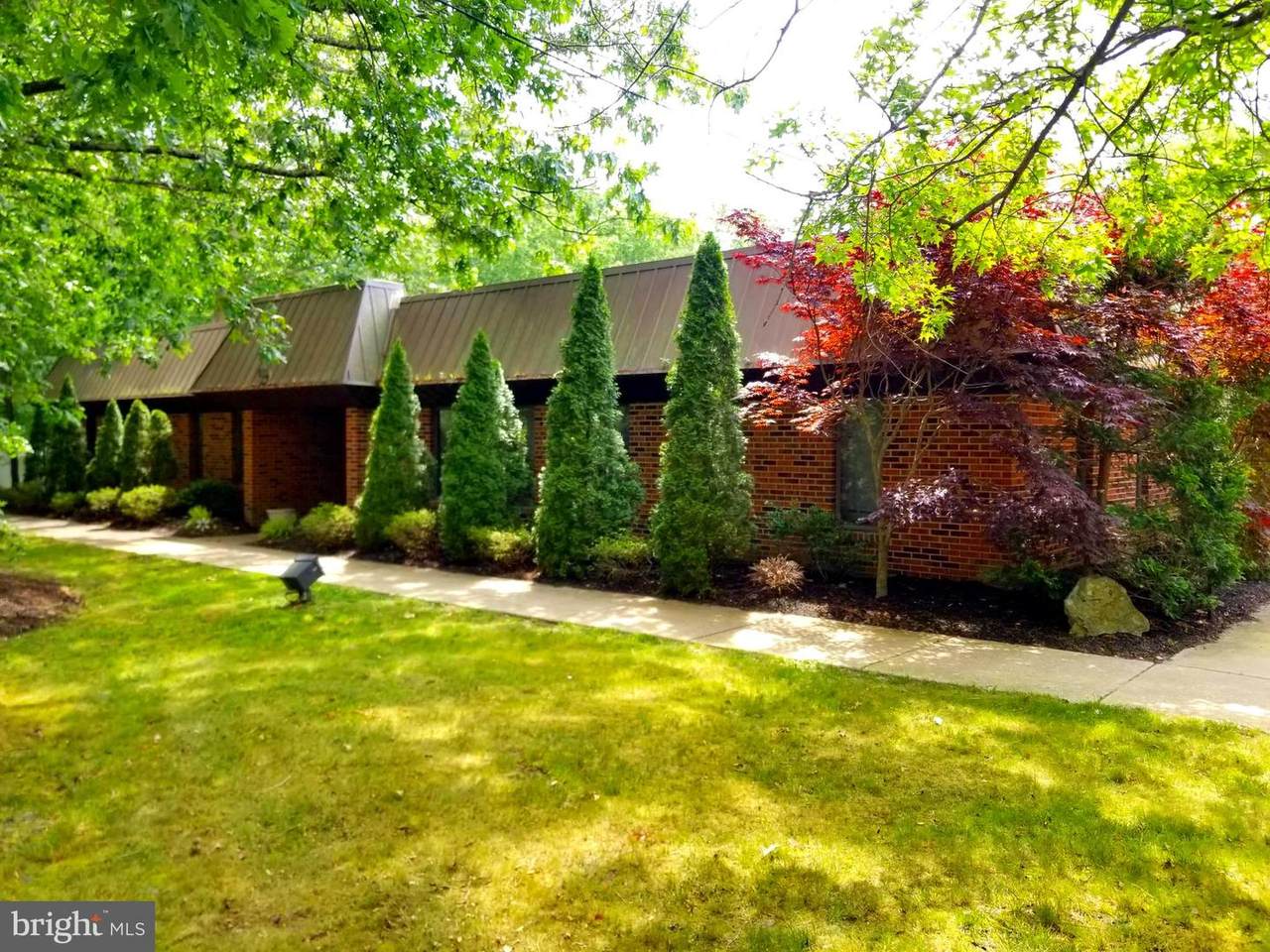 1445 Cantillon Boulevard - Photo 1