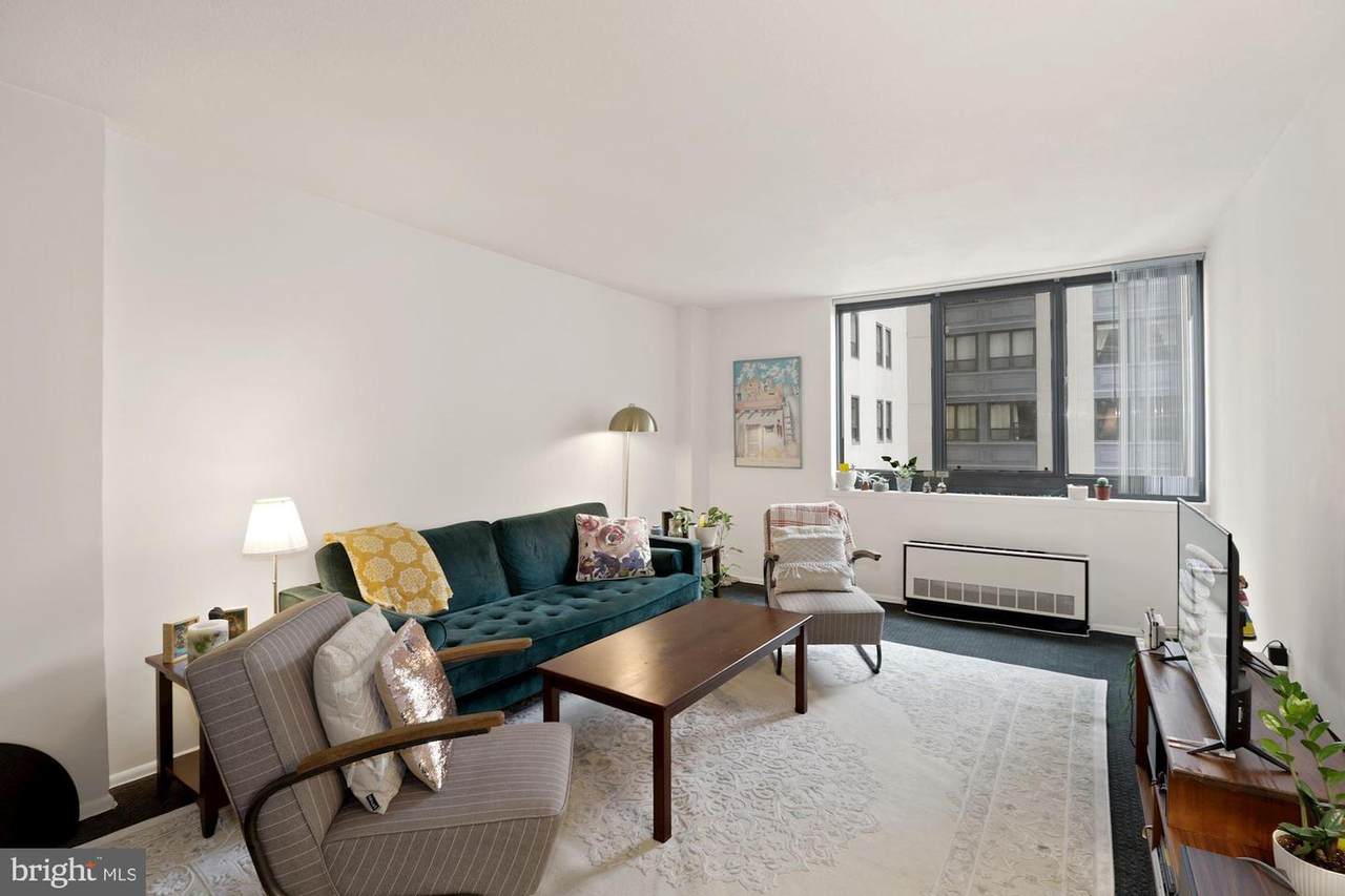 1420 Locust Street - Photo 1