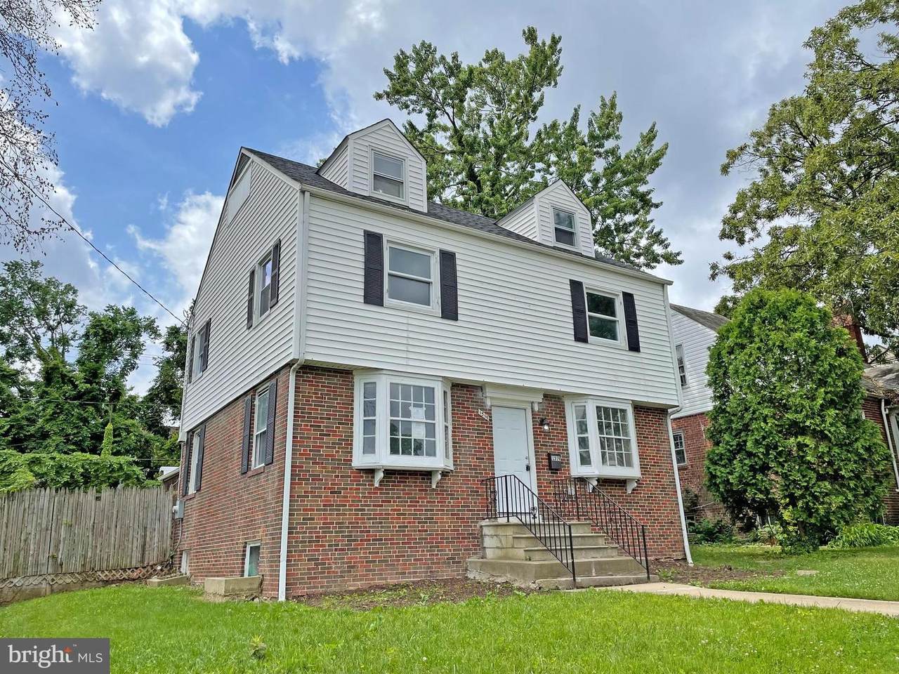 1319 Lakeside Avenue - Photo 1