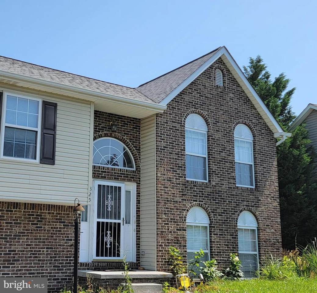 325 Montgomery Circle - Photo 1