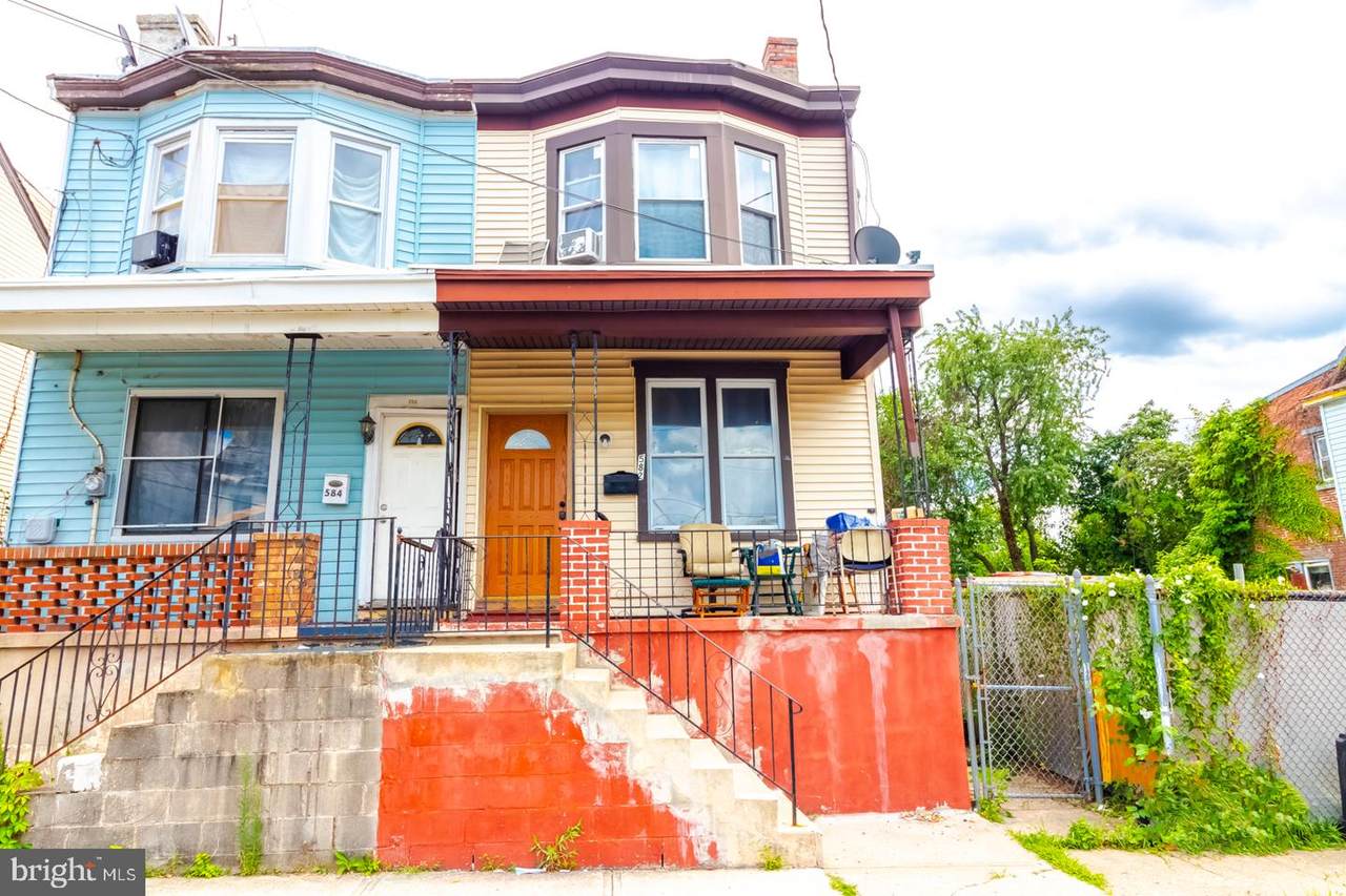 582 Roosevelt Street - Photo 1