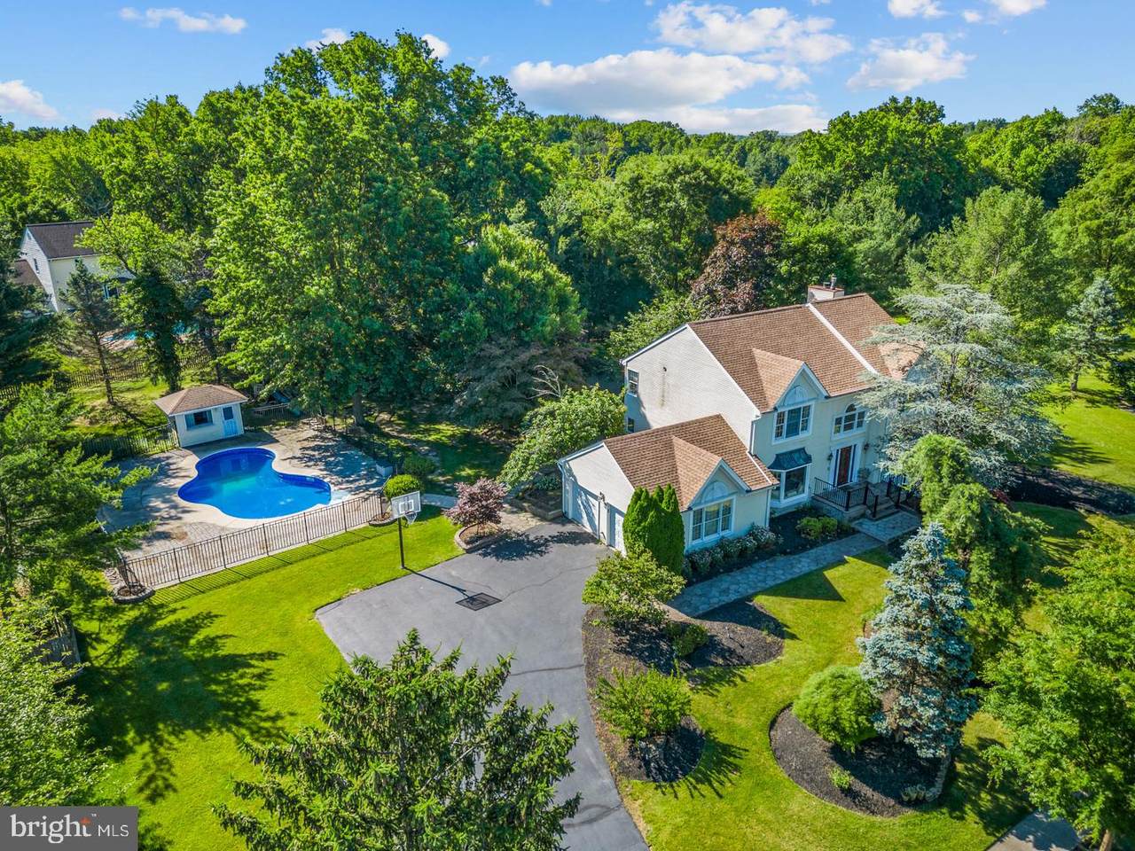 23 Hamton Ct E - Photo 1