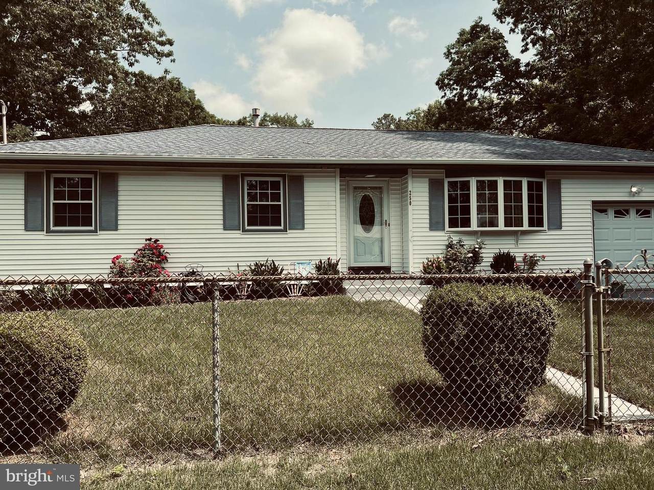 250 Curtin Avenue - Photo 1