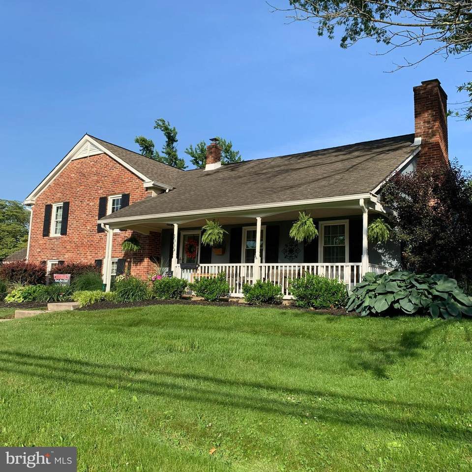 1009 Stevens Drive - Photo 1