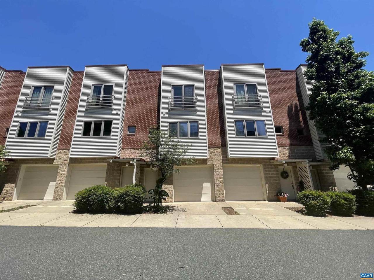 1013 Linden Ave - Photo 1