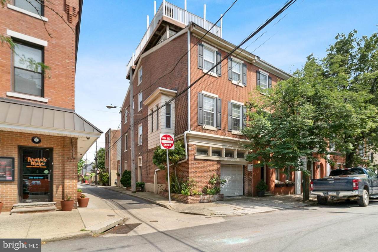 729 2ND Street - Photo 1