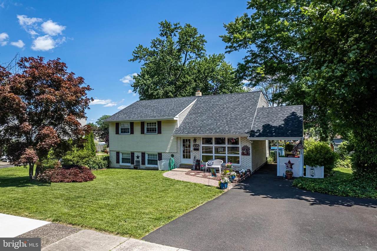 135 Wellington Drive - Photo 1