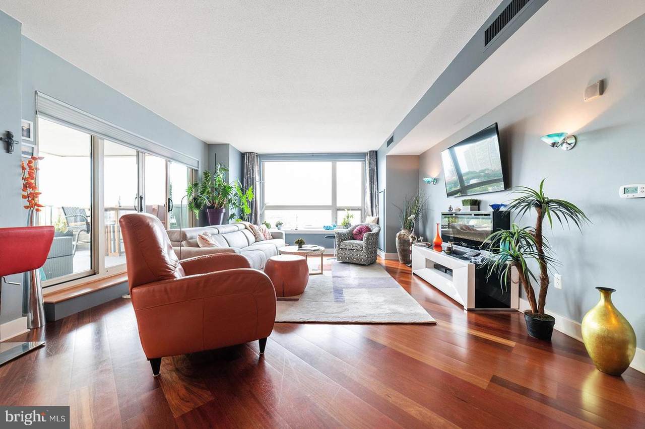717 Columbus Boulevard - Photo 1