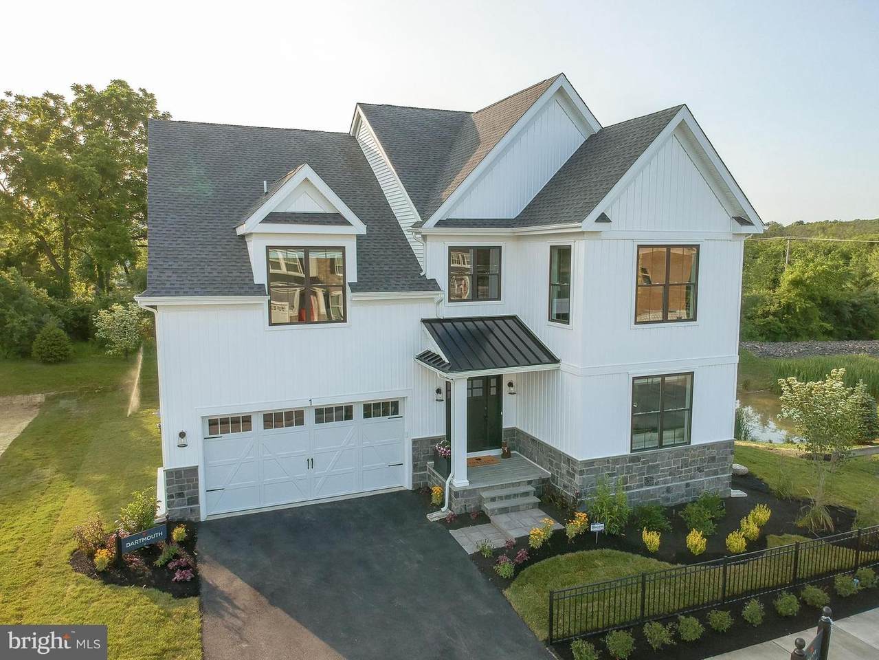 499 Springhill - Photo 1