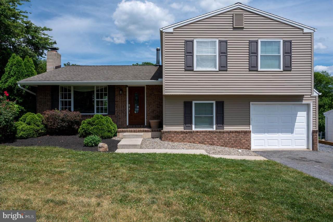 403 Sweetbriar Drive - Photo 1