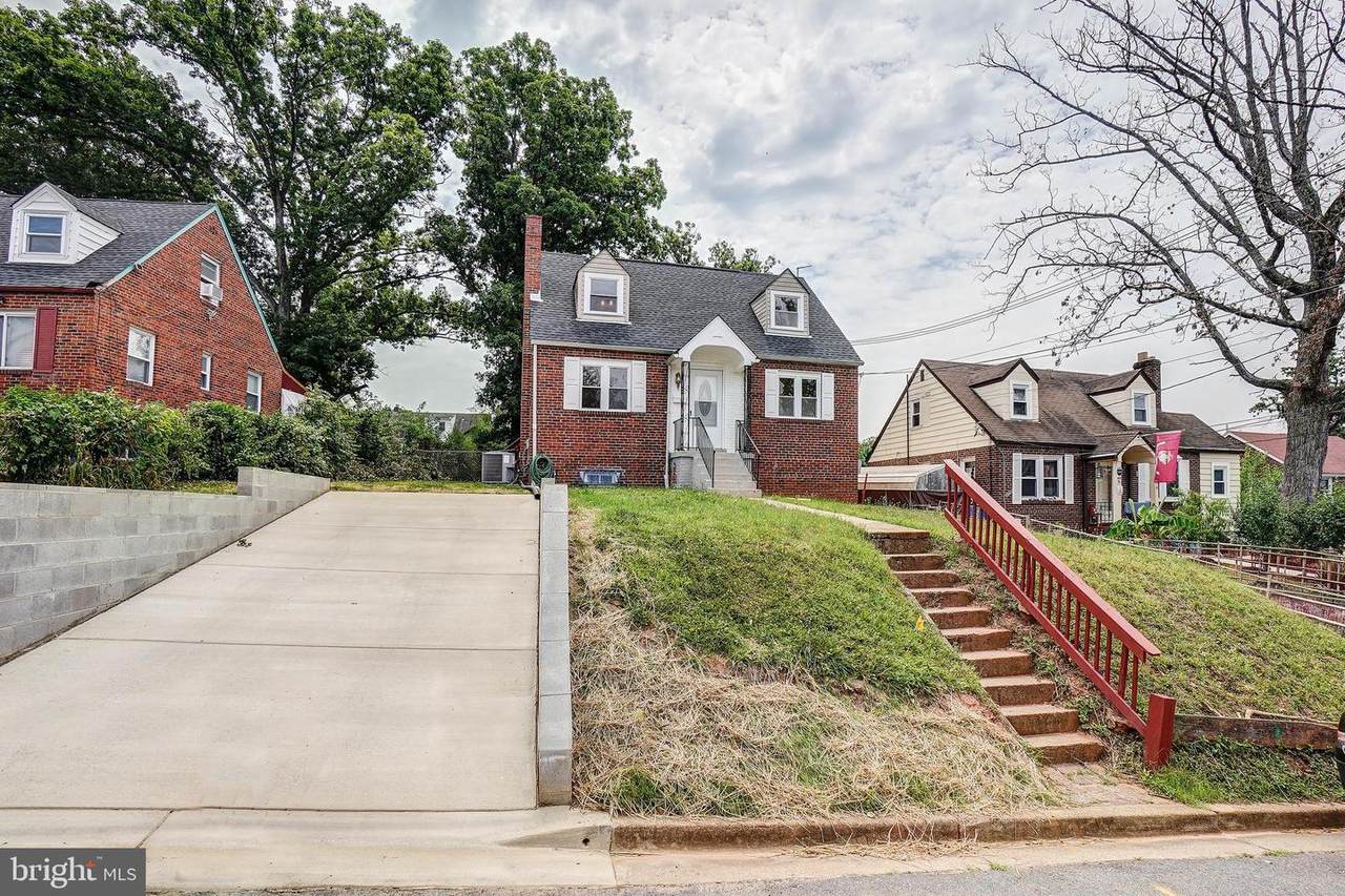 5021 56TH Avenue - Photo 1