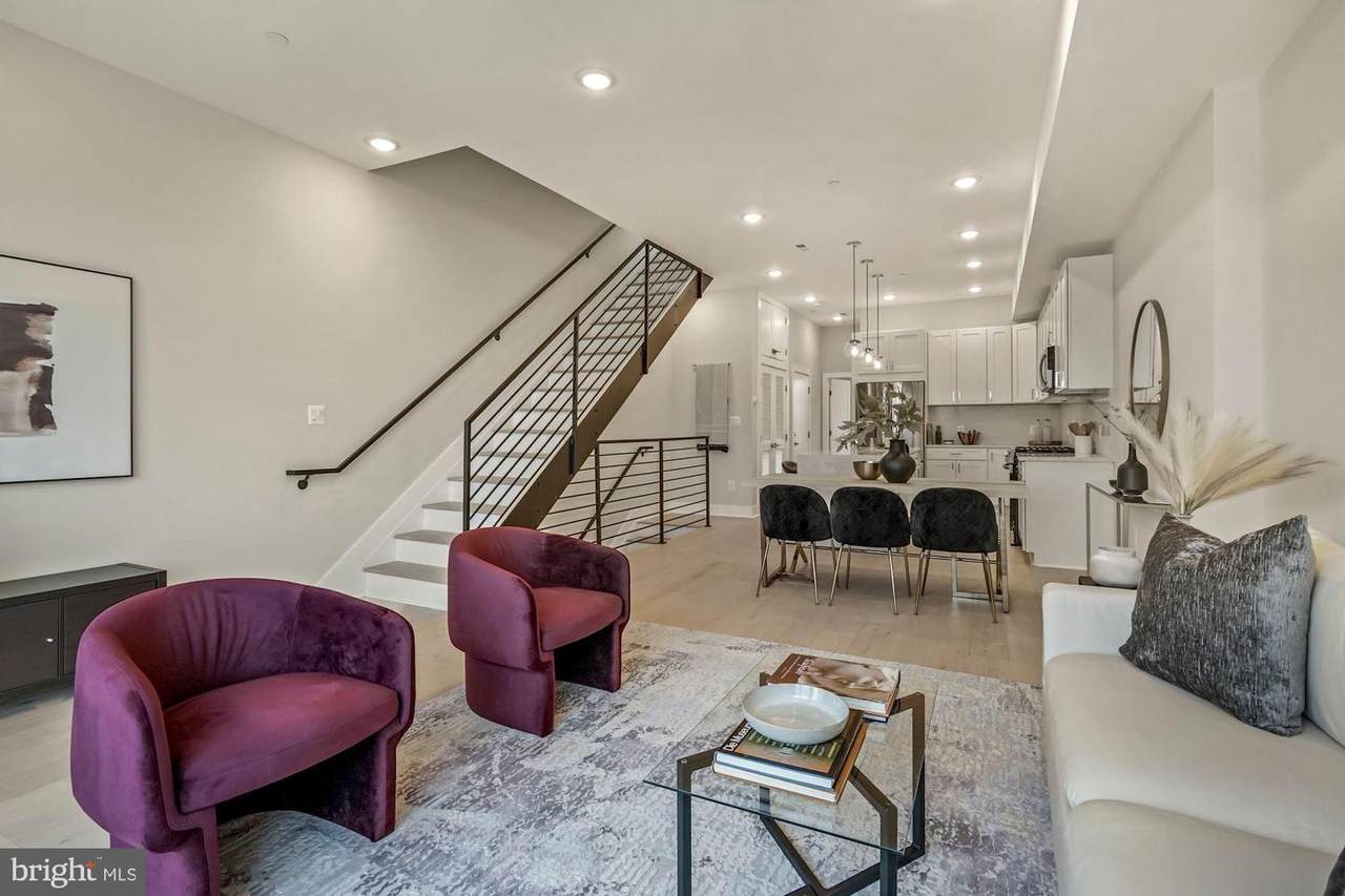 217 20TH Street - Photo 1