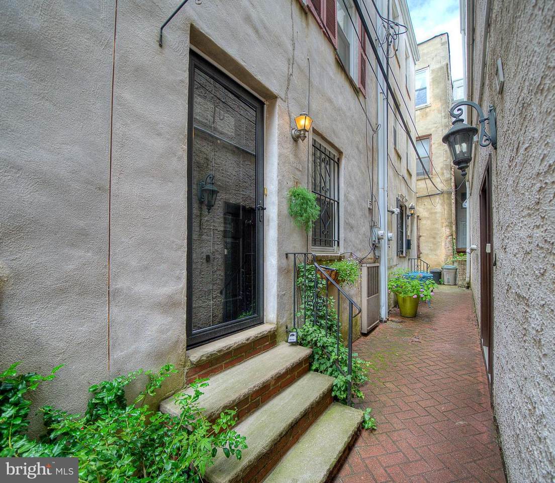 813 Kater Street - Photo 1