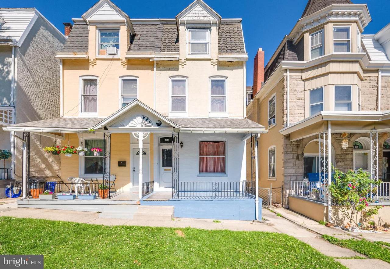 921 5TH Street - Photo 1