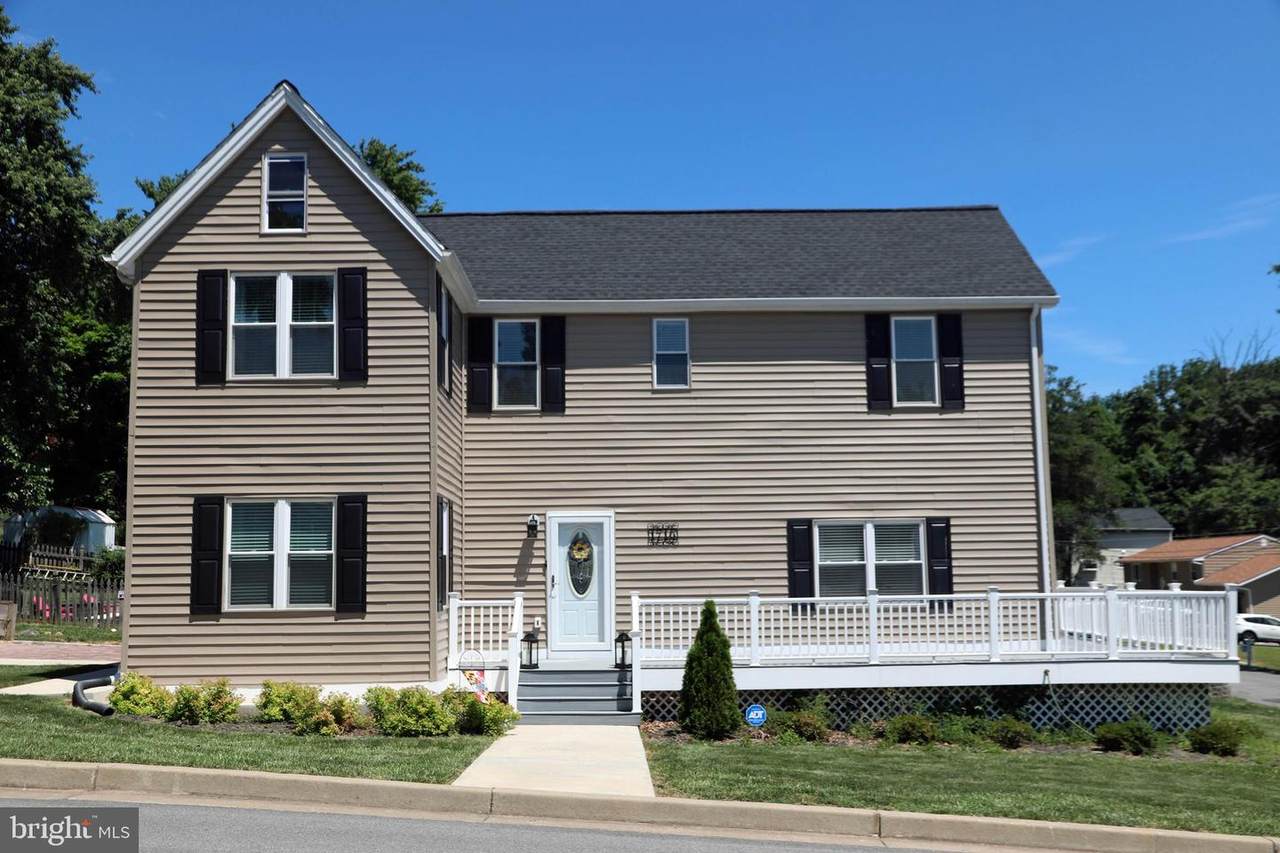 1716 Carroll - Photo 1