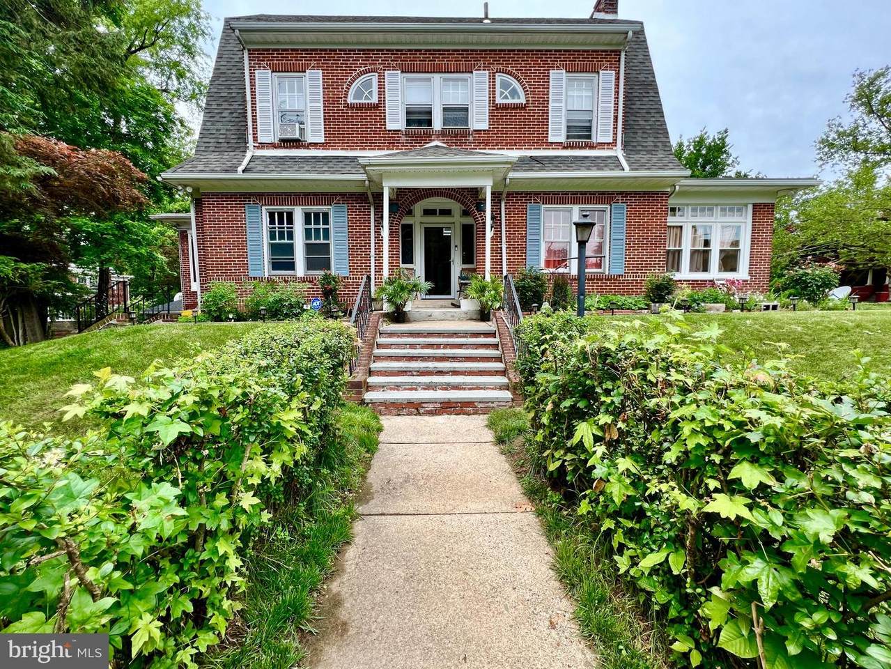901 Stuyvesant Avenue - Photo 1