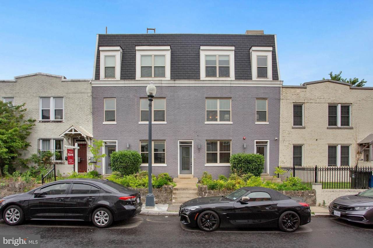 610 Newton Place - Photo 1