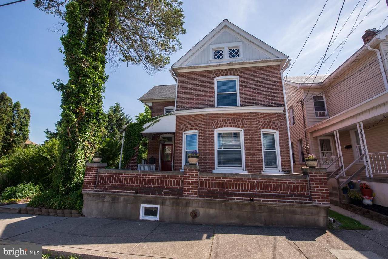 209 4TH Street - Photo 1