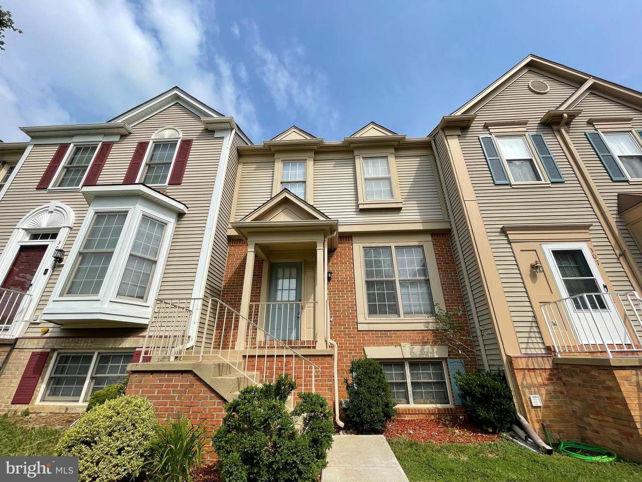 305 Falkirk Court - Photo 1