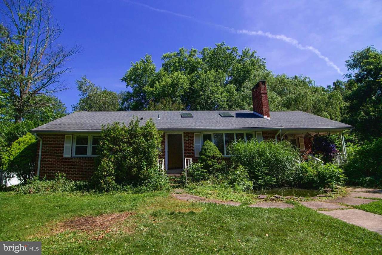 208 Evesham Road - Photo 1