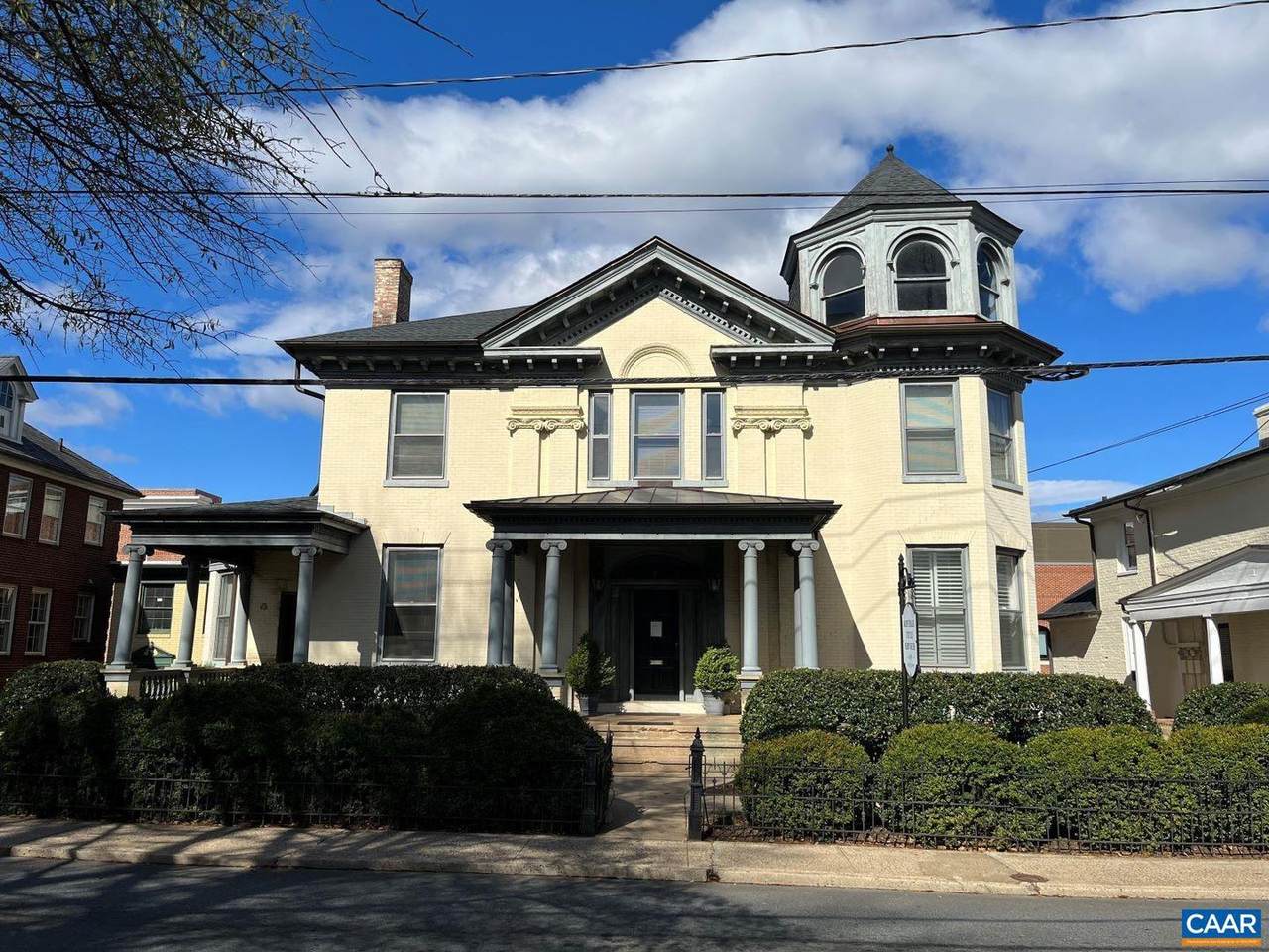 409 Park St - Photo 1